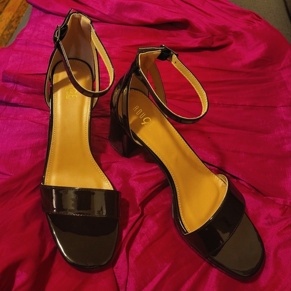 Rouge Block Heeled Sandals - Picture 3 of 4